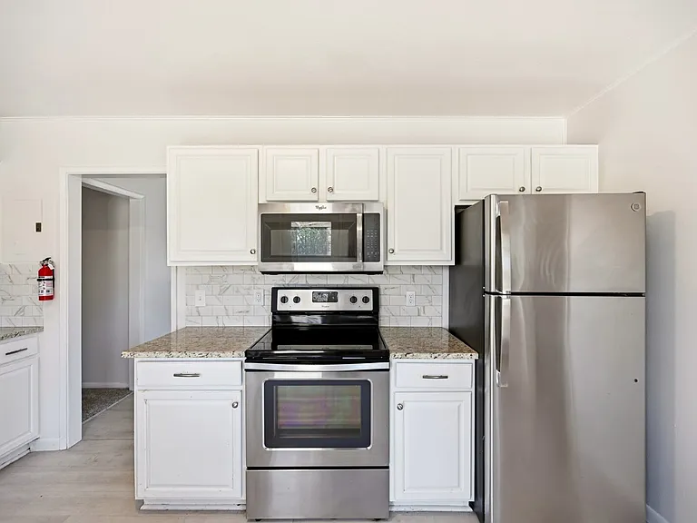 2400 Valley View Dr — Photo 9