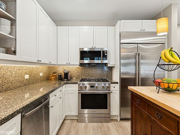 5th image of 339 W Evergreen Ave