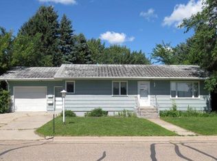 609 5th St SE, Rugby, ND 58368