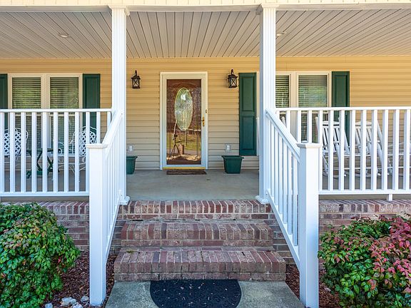 5th image of 54 Pine Ridge Dr