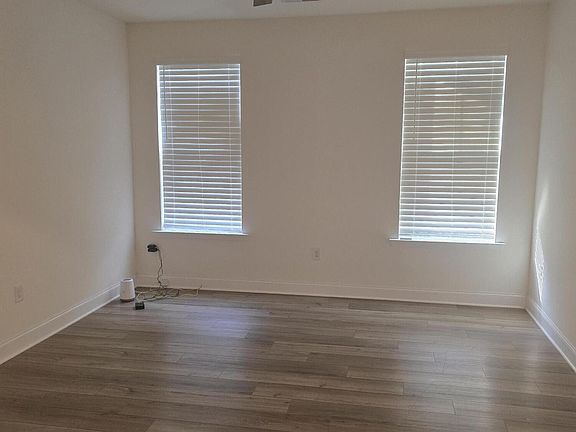 5th image of 35 Whitley Ridge Dr