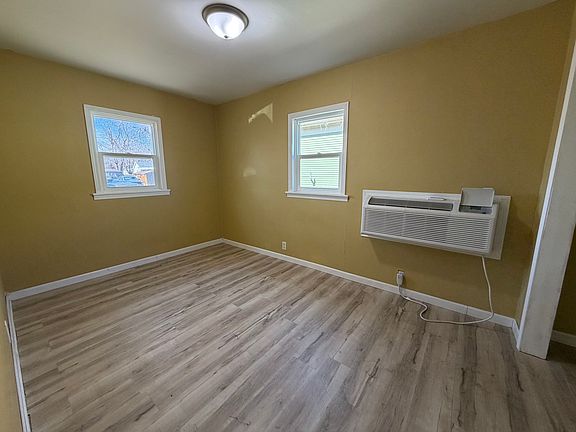 4th image of 1015 N Santa Fe Ave