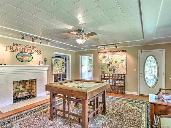 3rd image of 999 Creekwood Ct #4