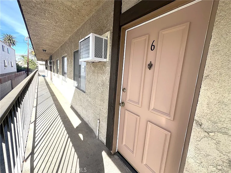 14817 Sylvan St #6 — Photo 2