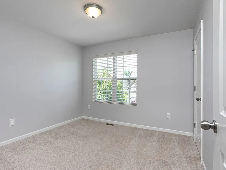 427 Stapleford Ln — Photo 17