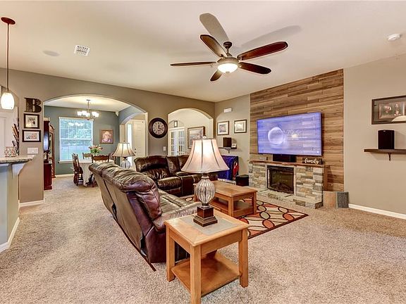 4th image of 424 Holly Oak Blvd