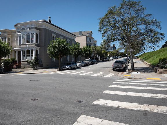 2nd image of 2257 Steiner St
