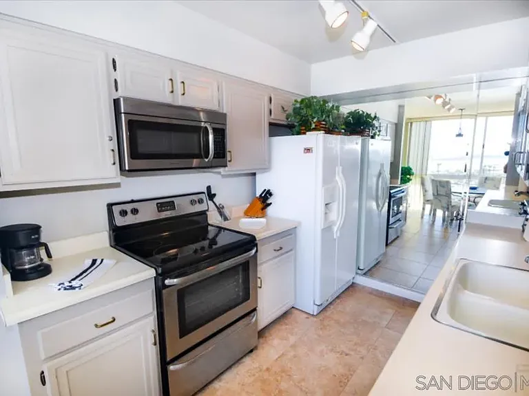 1720 Avenida Del Mundo #607 — Photo 8