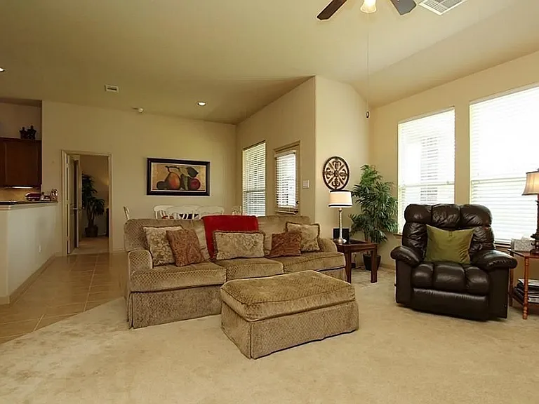 18907 Cove Pointe Dr — Photo 9