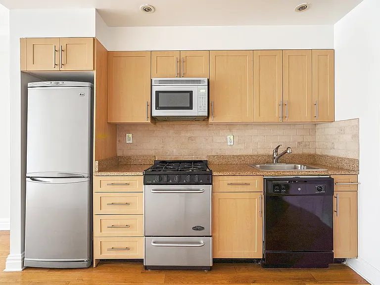 20 Park Ave #9G — Photo 3