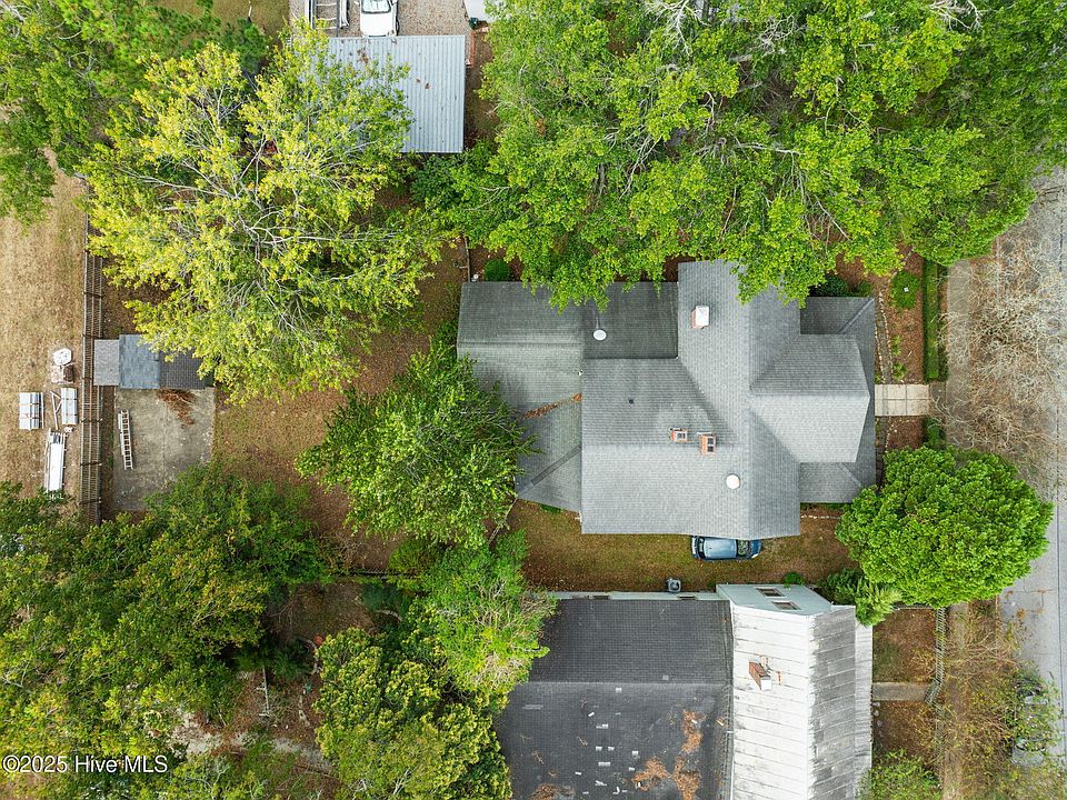 43rd image of 609 E Main Street