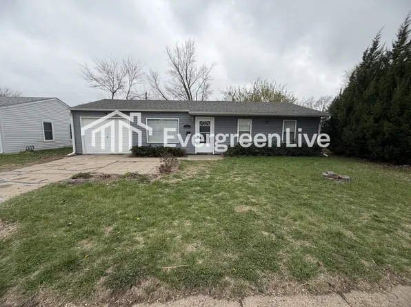 1321 Mayper Dr, Carter Lake, IA 51510