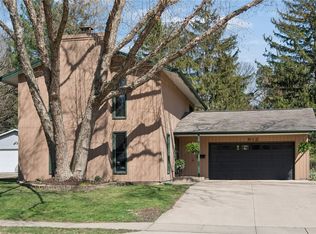 912 Juniper Dr, Iowa City, IA 52245
