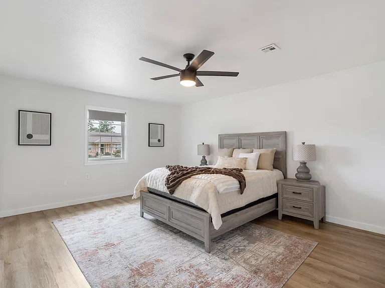 701 NW Ford Ln — Photo 15