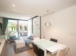 89 Nelson St #202, Vancouver, BC V6B 6J8