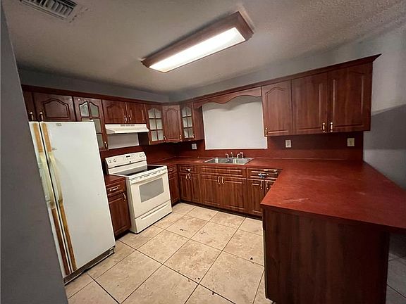 4th image of 131 NW 9th Ave