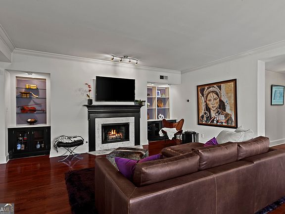 4th image of 3638 Peachtree Rd NE APT 306