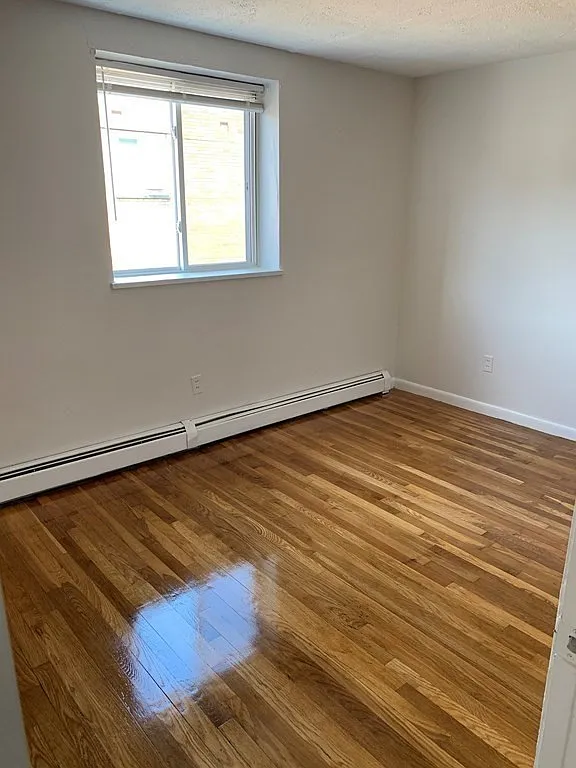 2 bed, 1.0 bath, 800 sqft, $2,500 — Photo 4