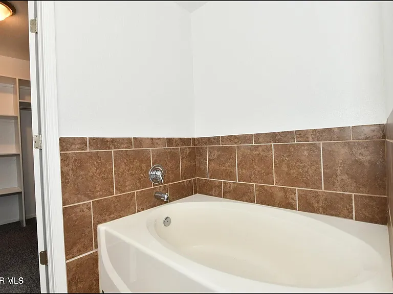 1591 Hartsdale Dr #B — Photo 17
