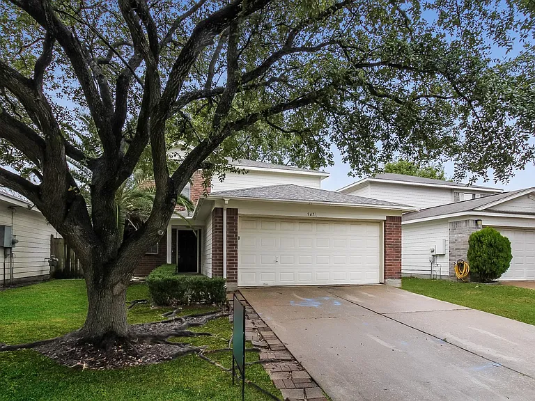947 Leadenhall Cir — Photo 2