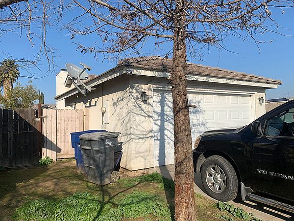 2nd image of 1067 Las Casas Ln
