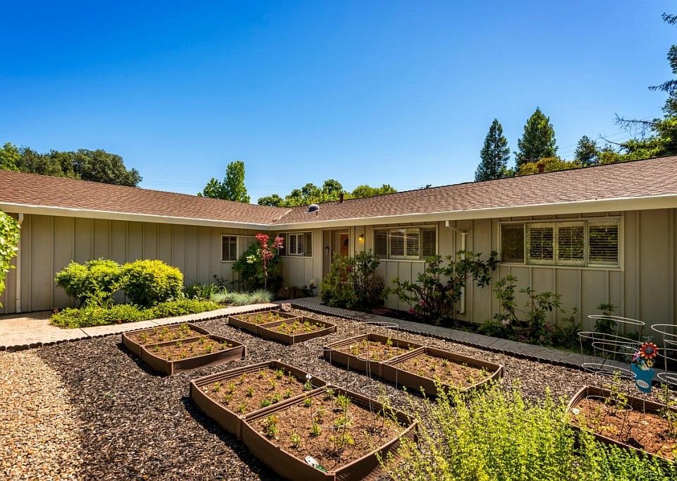 1st image of 4728 Oakfield Cir