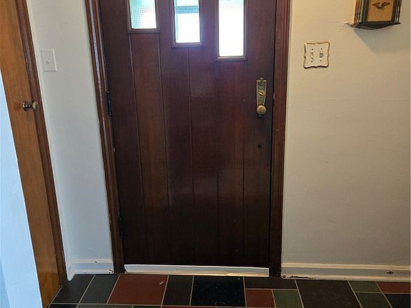 5th image of 1822 Ellsworth Ave