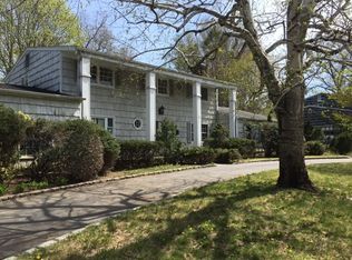4 Crossgrove Dr, Glen Cove, NY 11542