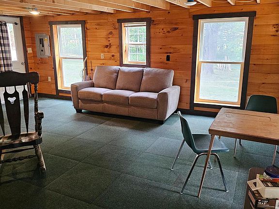 3rd image of 549 Blake Rd