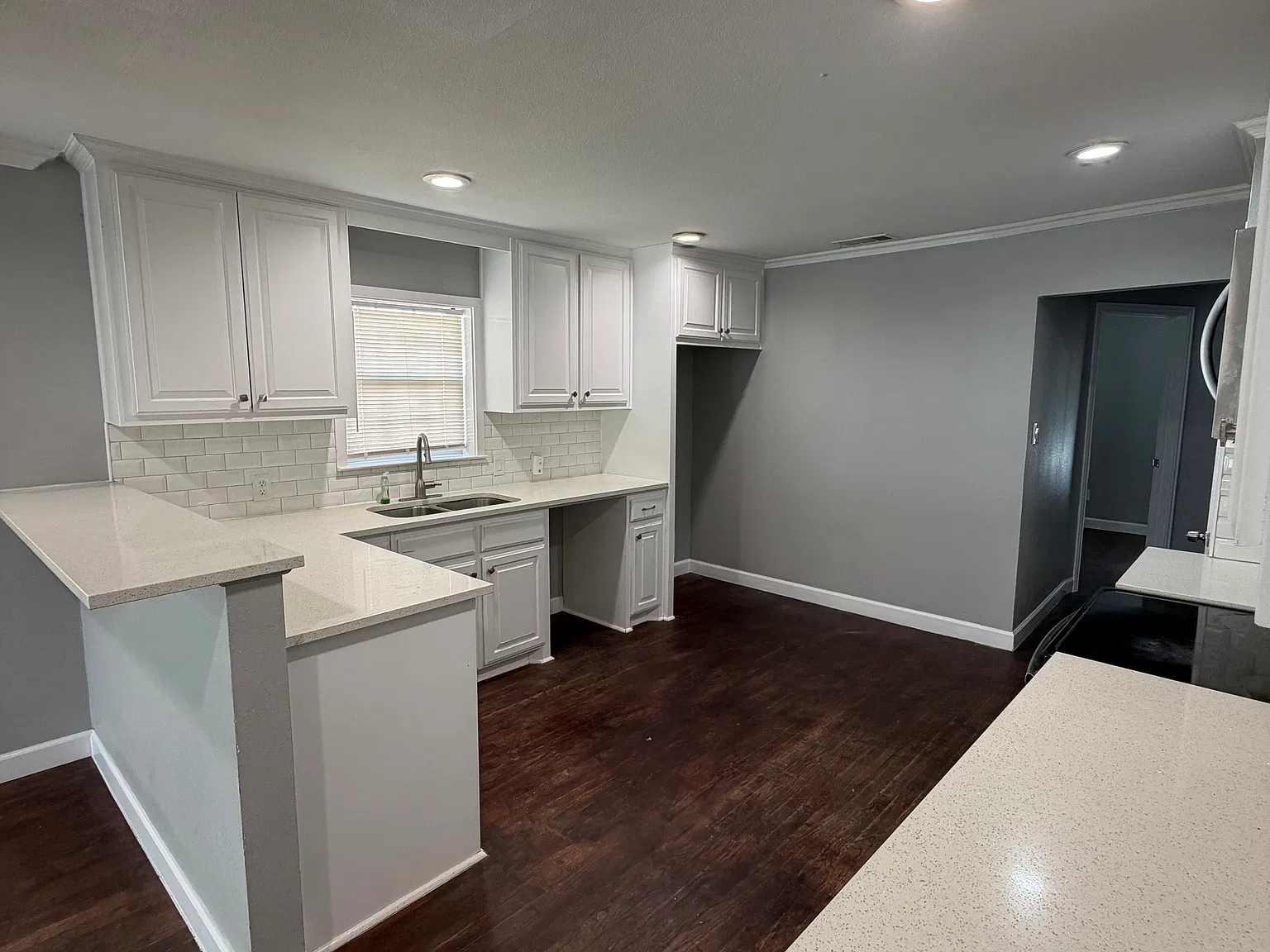 3 bed, 1184 sqft, $2,200 — Photo 3