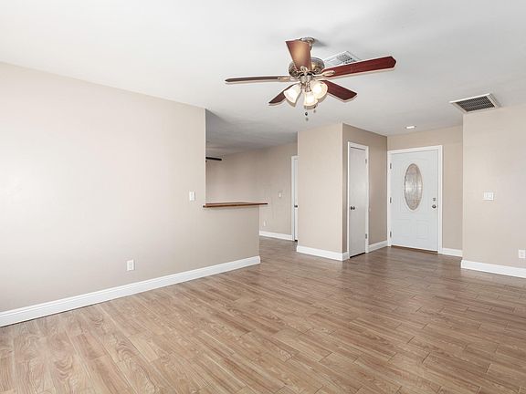 5th image of 1522 E Emerald Ave