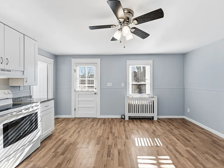 17 N Pleasant St #2 — Photo 2