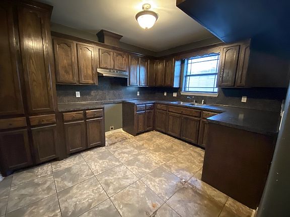 4th image of 705 W Lucille St