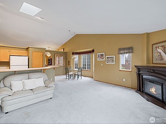 3rd image of 9525 53rd Avenue NE