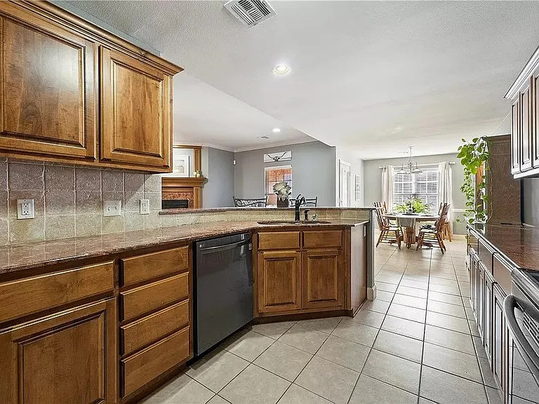 1200 Medway Ln — Photo 11