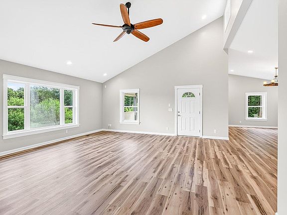 4th image of 8905 Shade Tree Ln