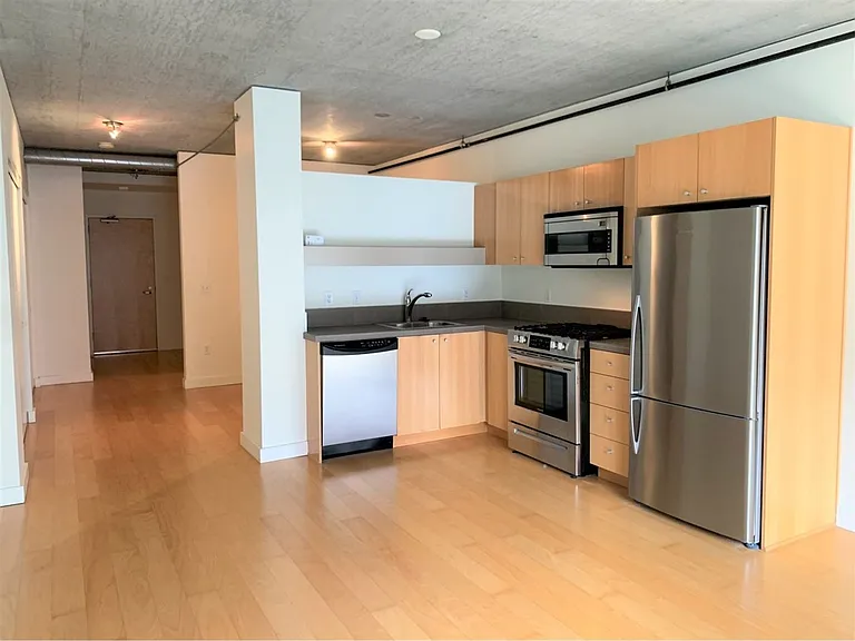 1926 W Burnside St #204 — Photo 7