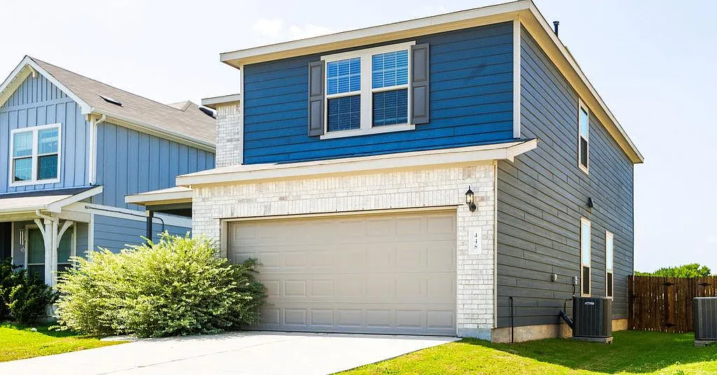 4 bed, 3.0 bath, 2072 sqft, $2,325 — Photo 2