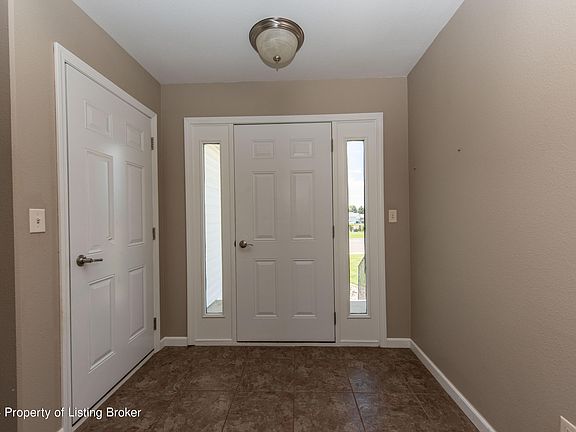 5th image of 882 15th Ave E