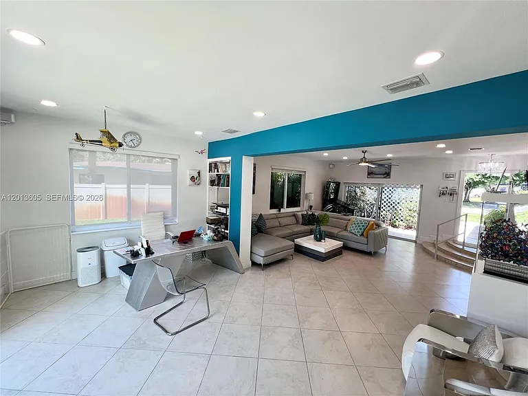 101 SW 58th Ave — Photo 5