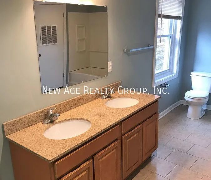 244 W Girard Ave #2 — Photo 19