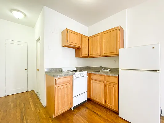 Rented by City Connections Realty | media 3