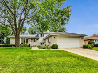 1618 Holly Ave, Darien, IL 60561