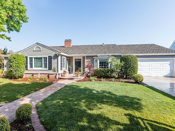 3rd image of 1728 Sweetbriar Dr