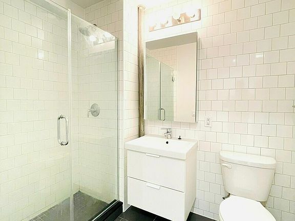 3rd image of 3971 Gouverneur Ave #2DD