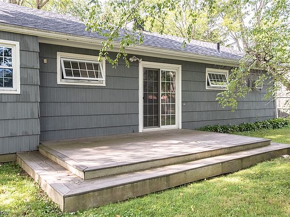 3rd image of 49 Meadowbrook Dr