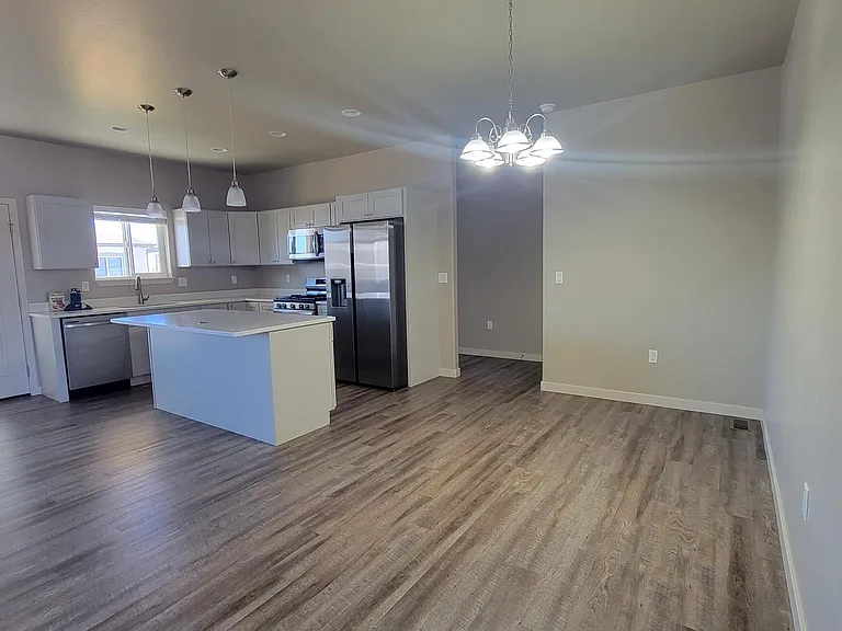 Kitchen & dining