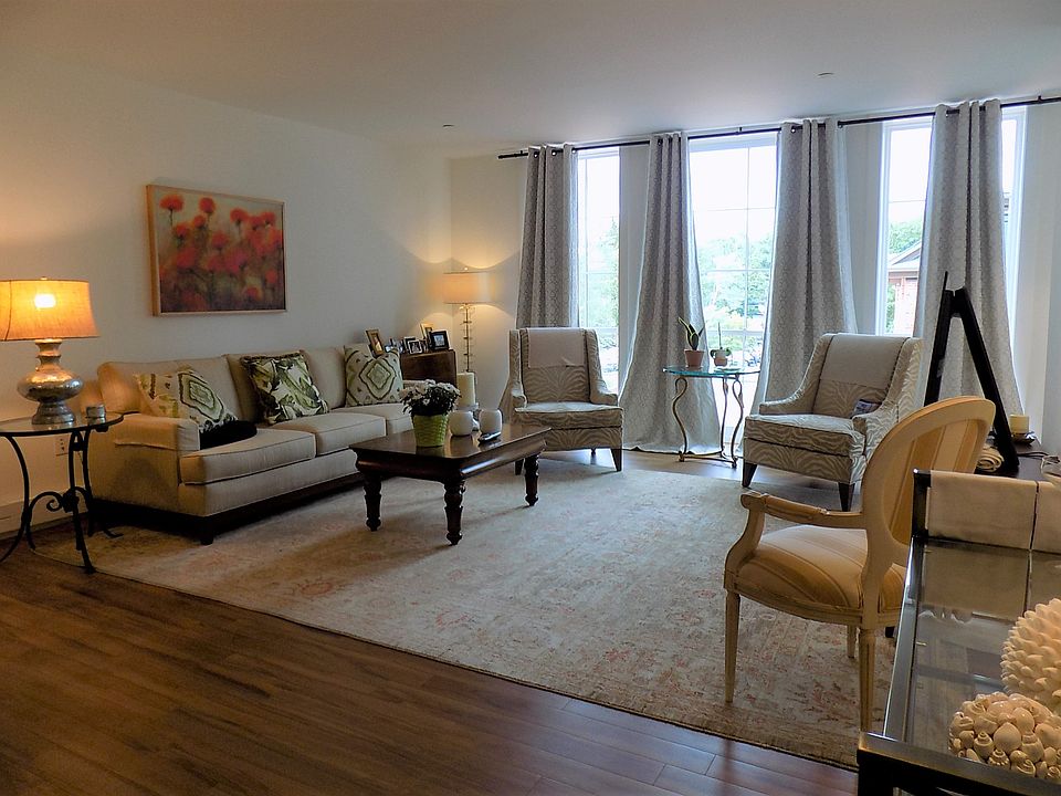 Spacious living room