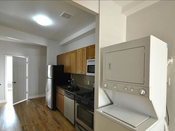 4th image of 146 Jefferson St APT 2