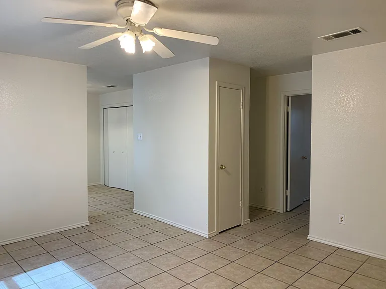 1708 Benttree Dr — Photo 3